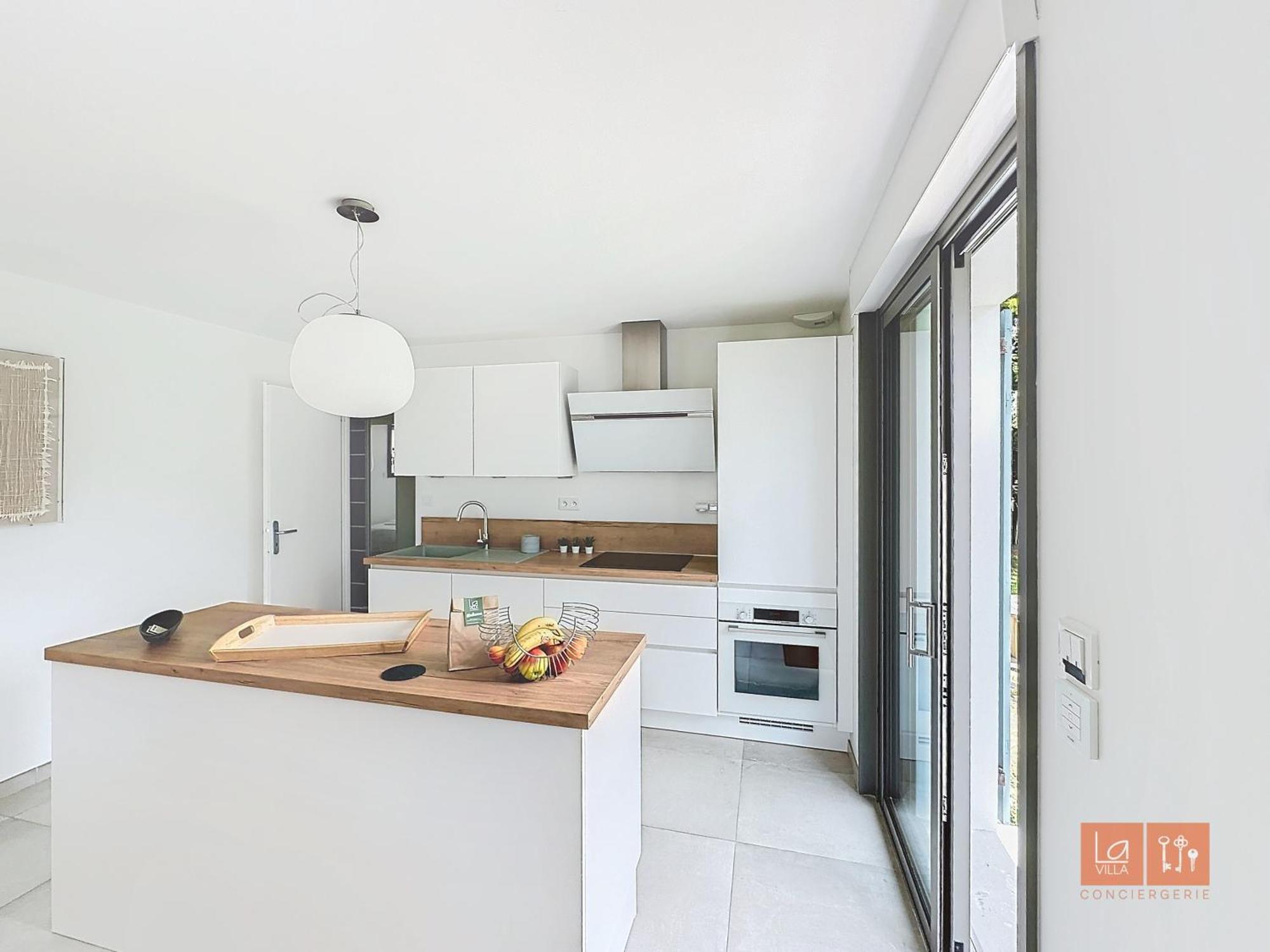 Ferienhaus Les Pins : Rez De Jardin Proche *
