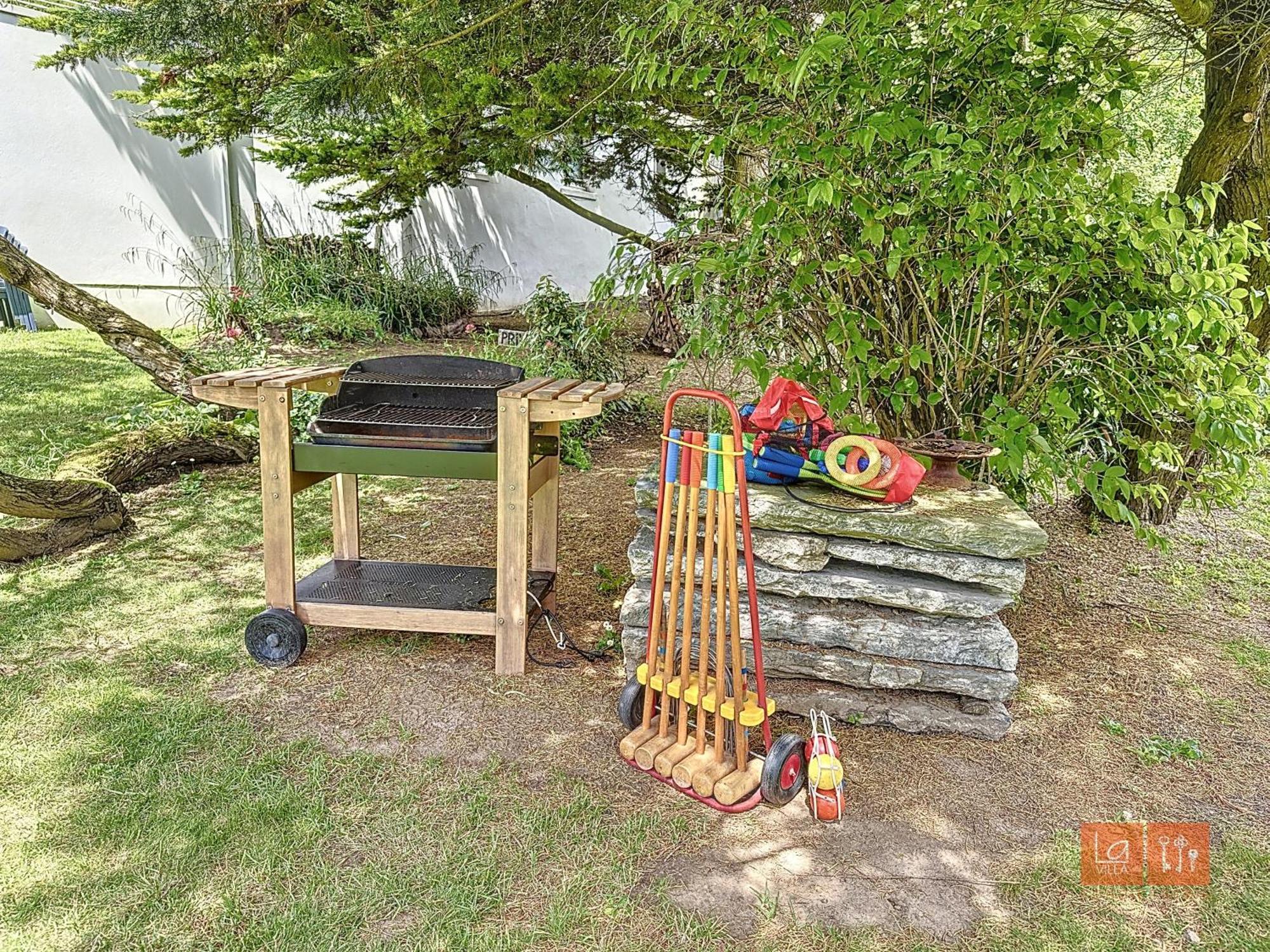 Les Pins : Rez De Jardin Proche Ferienhaus *