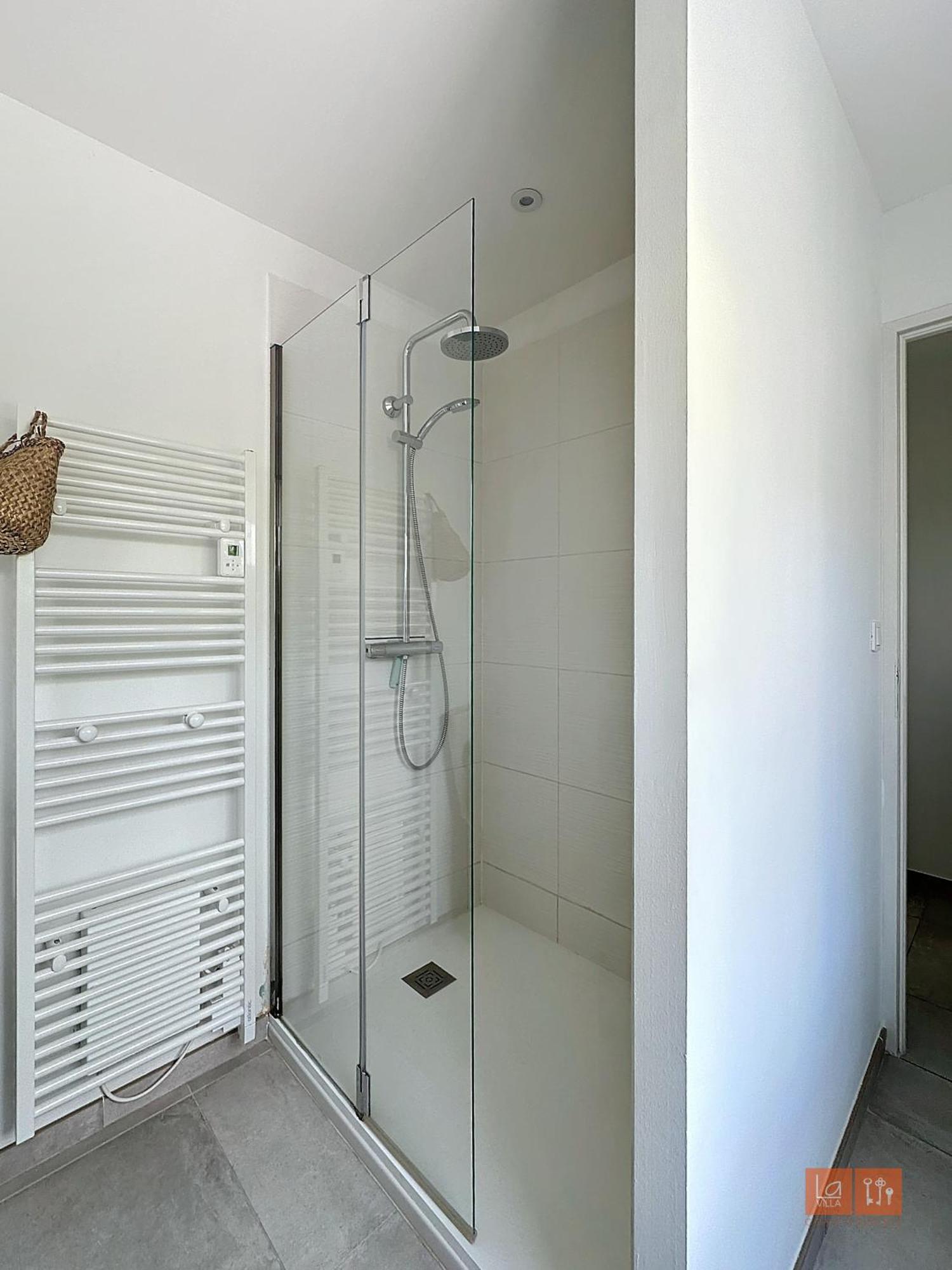 Holiday home Les Pins : Rez De Jardin Proche *