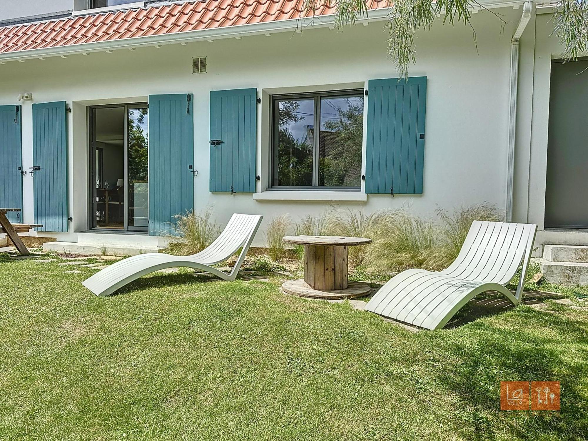 Les Pins : Rez De Jardin Proche Holiday home *
