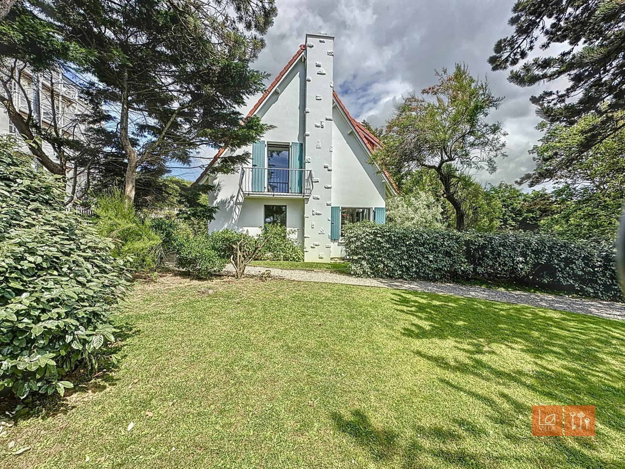 Les Pins : Rez De Jardin Proche Holiday home